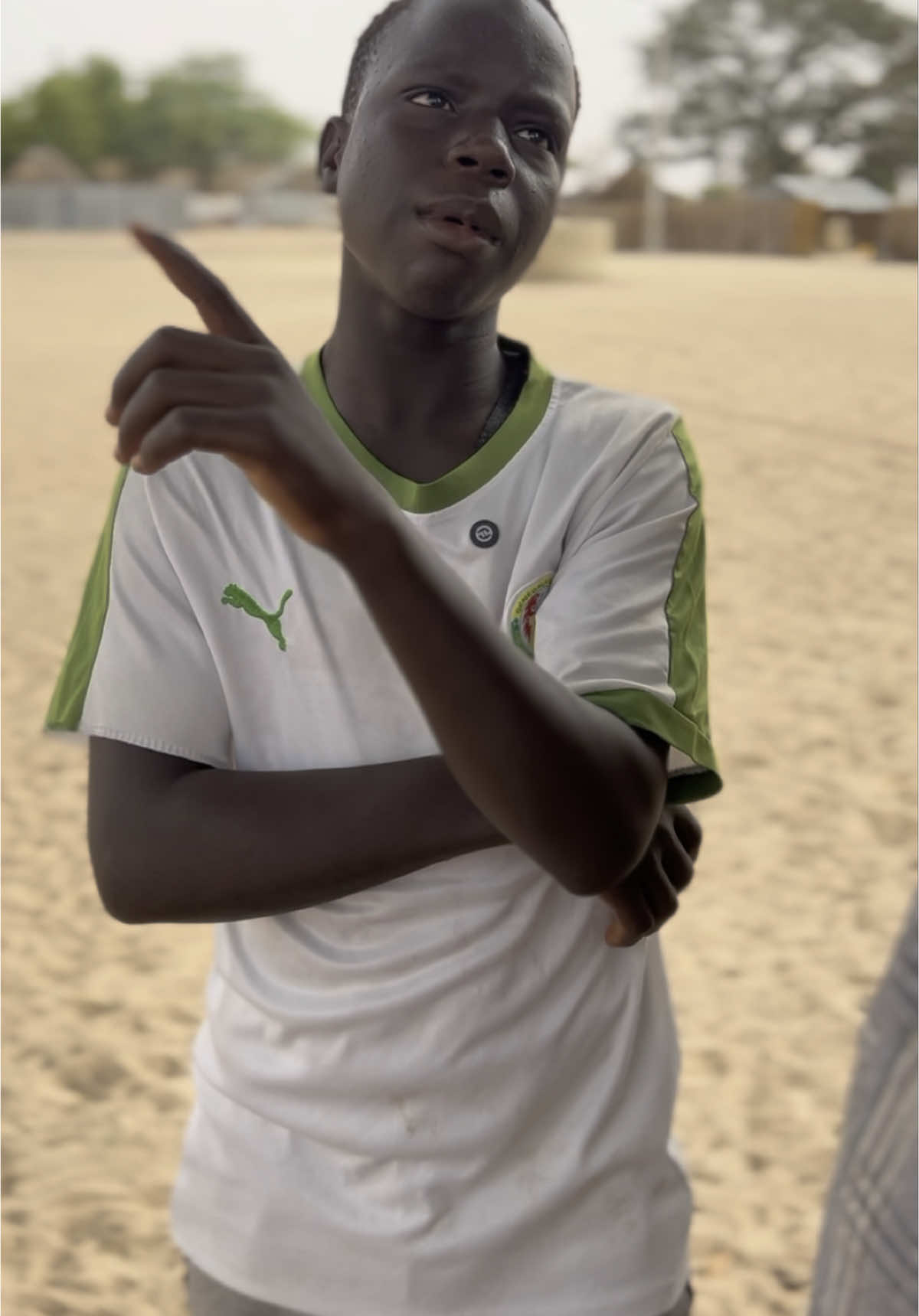 A post by @modou_comedien on TikTok caption: Niépa beugue lou yombou 😂🥺 #modoucomedien #sènègalaistiktok🇸🇳 #ousseynoucomedie #pourtoi @Général humoriste 🧠 @ousseynou comedy 😂