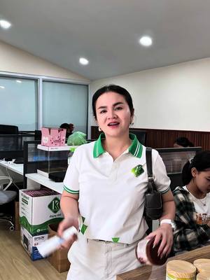 A post by @phorn_sopharyofficial on TikTok caption: ម៉ាត់ណាម៉ាត់ហ្នឹង 👌😆 #be_spray #ស្ព្រៃហ៍បាញ់បំបាត់មុនខ្នង 