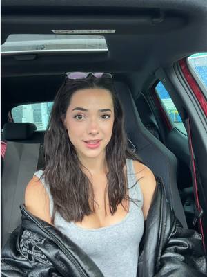A post by @amarmolmc on TikTok caption: ese tipo de persona me pone nerviosa