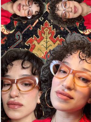 A post by @zehrainsallah on TikTok caption: askimmmm curly hair method diye biz gözlüğü hiç çıkarmamaya yemin etmemmmmm slsllslslsls  reklam yok 