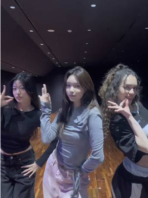 A post by @katseyeworld on TikTok caption: yeah the beat is Gnarly 🖤 @ILLIT Yunah #KATSEYE #KATSEYE_Gnarly #ILLIT #YUNAH