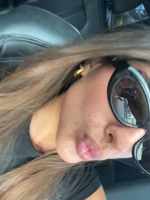 A post by @isalavenezolanaa on TikTok caption: muy buenas #fyp 