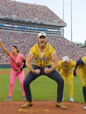 A post by @thesavbananas on TikTok caption: @Russell Dickerson knows how to bring the good vibes😎 #happentome #concert #savannahbananas #russelldickerson #countrymusic 