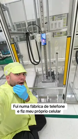 A post by @lucasranngel on TikTok caption: FUI NUMA FÁBRICA DE TELEFONE E FIZ MEU PRÓPRIO CELULAR 😱📱 Top coisas que sempre sonhei em fazer! Muito incrível que agora a @realme Brasil tem fábrica aqui no 🇧🇷 né?! Amei!!! #realme #realmeMadeInBrasil #Makeitreal