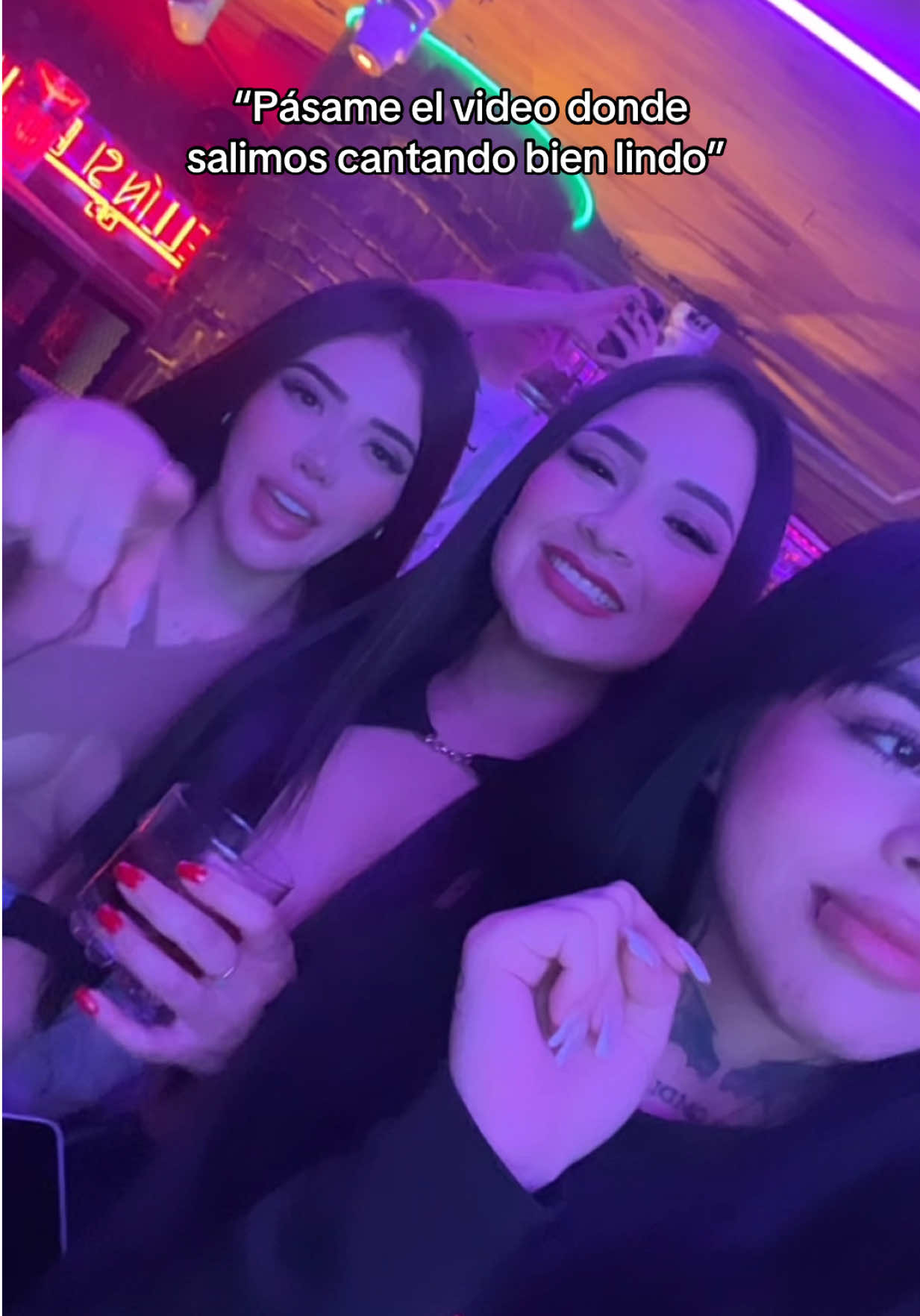 A post by @gabrielaaa0630 on TikTok caption: JAJAJA si fuimos😂😂 @Laura Natali ✨ @ᒪᗩ_丅ᗩ丅ᑌᗩᗪᎥ丅ᗩ_ 
