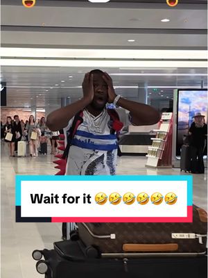 A post by @manlikenabs on TikTok caption: My phone 😭😇#fyp #foryou #foryoupage #funny 