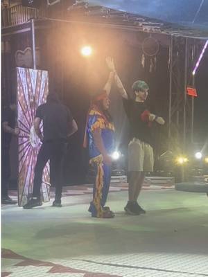 A post by @sebasgal11 on TikTok caption: CIRCO por PRIMERA VEZ | un payaso me lleva al escenario
