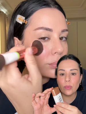 A post by @frenchtouchofmakeup on TikTok caption: Rapport quantité prix 100% validé @essence.cosmetics  *publicite  1)fond de teint stick ma teinte 160  2)les gouttes illuminatrices Drops of sunshine 3)hydra kiss lip oil  #makeup #essencecosmetics 
