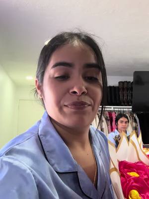 A post by @lasgemelasreyess on TikTok caption: Vayan a su Instagram :evasalgado176 y ordenen el suyo a como ustedes lo quieran 😁 #fyp #viralvideo #twins #sisters #viralvideo #viral #viraltiktok #videos #fypシ #sisters #fyppppppppppppppppppppppp #lasgemelasreyes #fypage #hermanas 