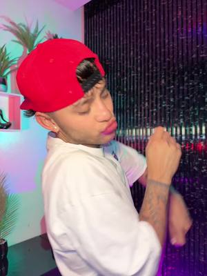 A post by @elrodcontreras on TikTok caption: Baile brooooo🫶🏻🤡
