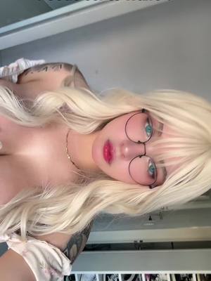 A post by @hana_c4 on TikTok caption: #hanac4 #hanasenpai #fyp #viraliza #viral 