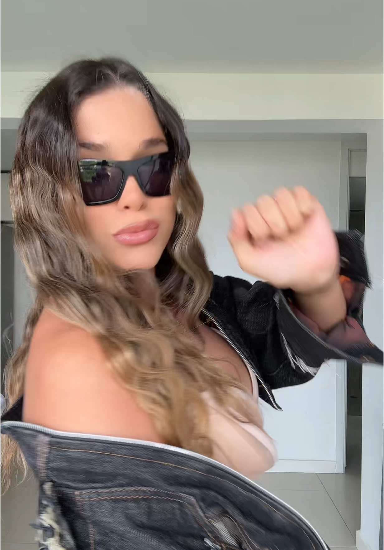 A post by @oficialcara_ on TikTok caption: 🌷✨💗 