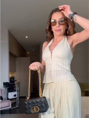 A post by @karimepindter on TikTok caption: #GRWM para el día 1 de la #F1 en #Miami 🏁 #TikTokFashion #miamigp #formula1 