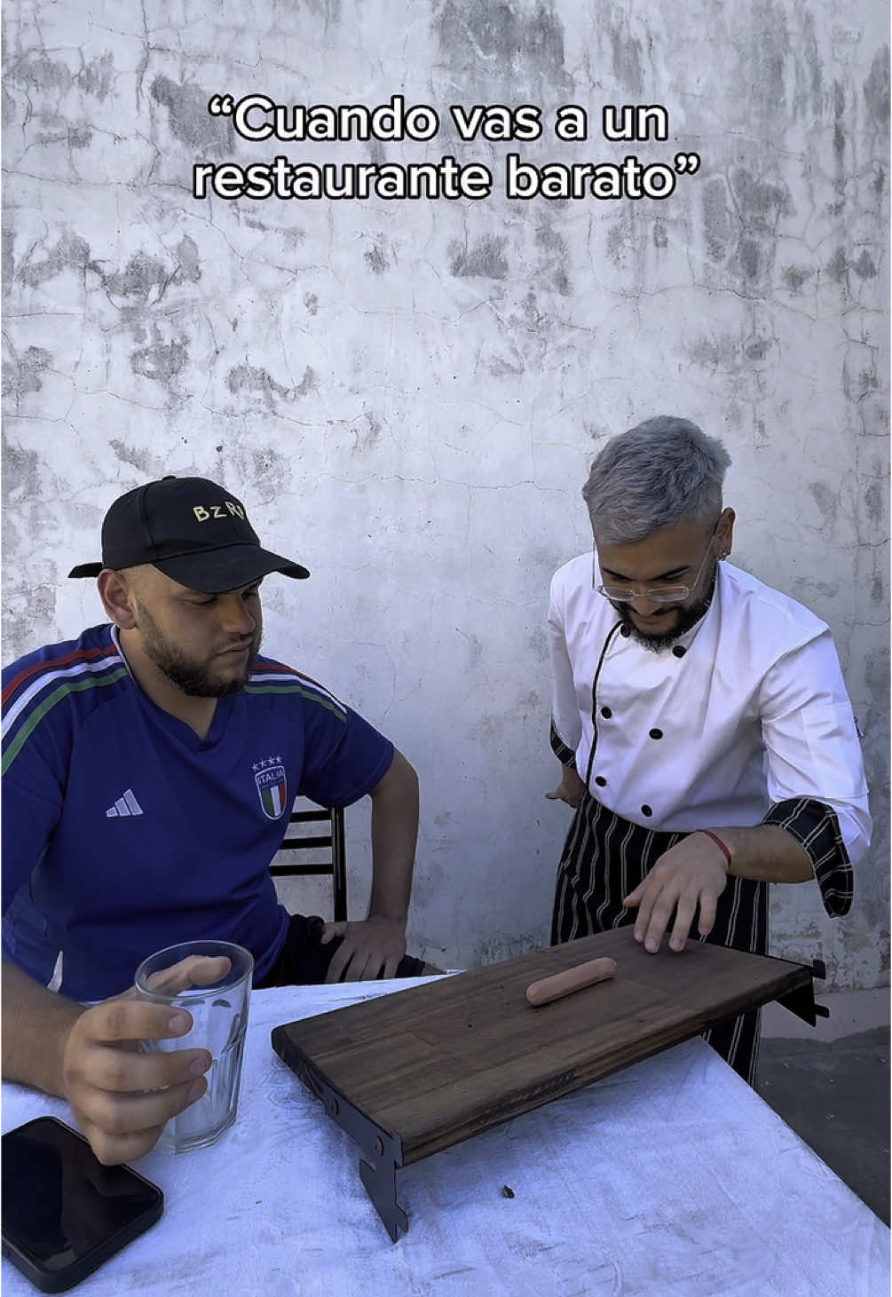 A post by @lucasvarelaaaa on TikTok caption: ¿Tu experiencia en restaurantes@Marcos Mendoza956 ?🤣❌ #humor #risas #