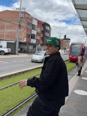 A post by @justincarpioo on TikTok caption: No se porque tu me niegas🔥🚂#cuenca #justincarpio #viral #fypシ #parati #xyzbca #tranvia #meniegas 