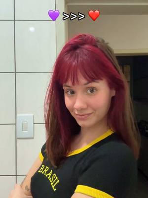 A post by @juliakbarni on TikTok caption: o final foi meu vizinho reclamando e pedindo pra eu parar de fazer barulhos de cunho de +18 (claramente n era eu) 🤡