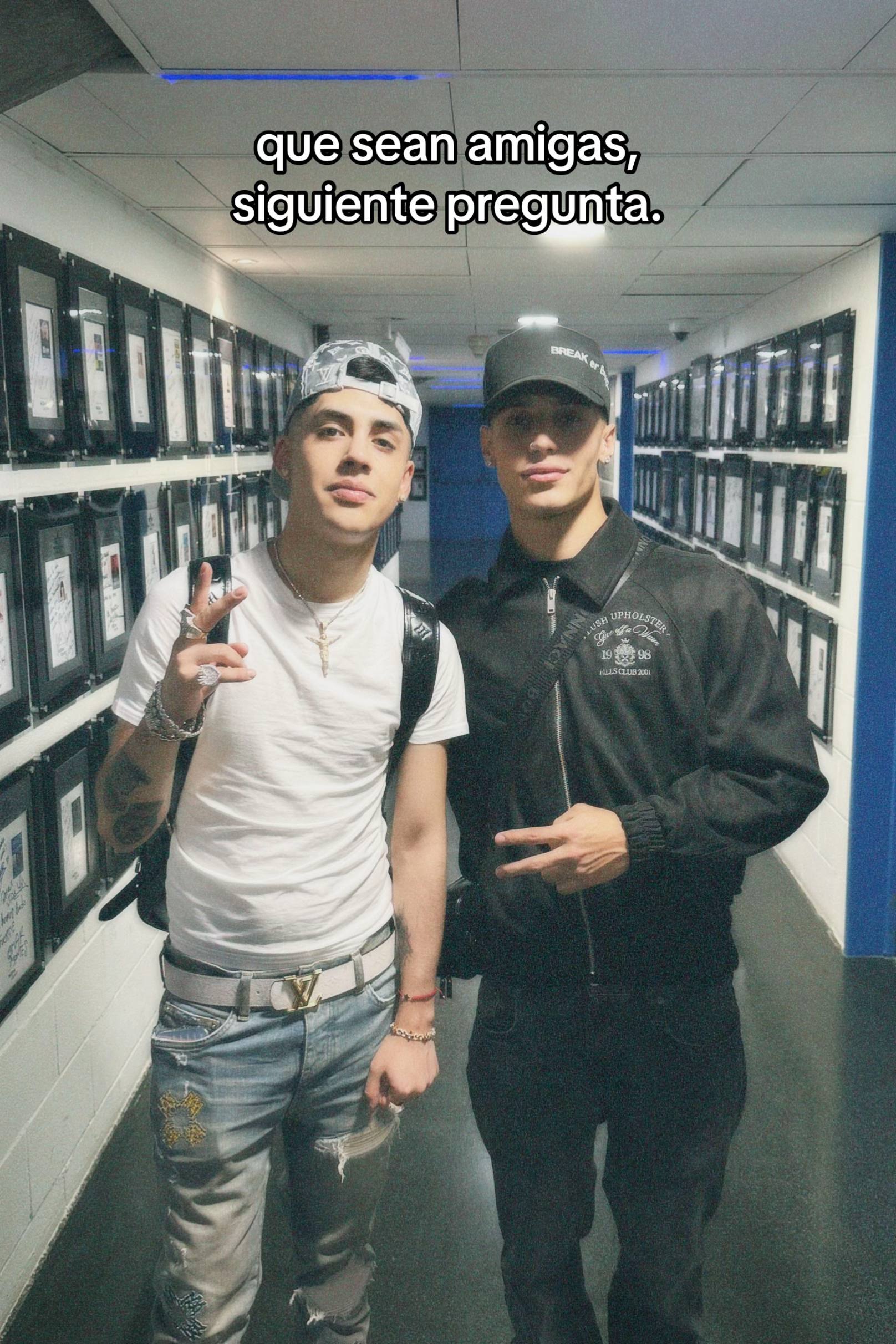 A post by @mllanoss_ on TikTok caption: somos panas ahora @Cris MJ 