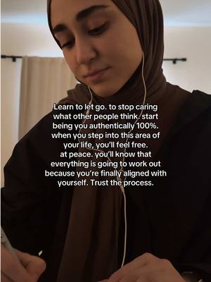 A post by @leanadeeb on TikTok caption: 🖤
