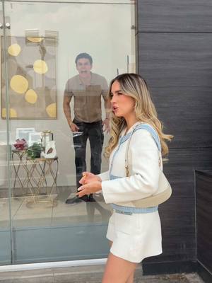 A post by @orsonpadilla63 on TikTok caption: ¿Creen que le guste a mi Mamá? 👩🏼💐 El regalo perfecto está en La GRAN Venta Nocturna de Sears con descuentos de hasta el 50% y hasta 20 MSI corran del 30 de abril al 5 de mayo. 🫱🏻‍🫲🏼