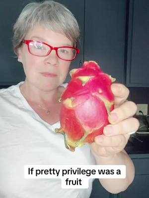 A post by @freddie.1111 on TikTok caption: Is this a fruit… or an overpriced Instagram filter?” Dragonfruit: looks like a Barbie cactus, tastes like a cucumber on vacation. But joke’s on us—it’s actually packed with antioxidants, fiber, and hydration. Swipe it into your smoothie if you’re bloated, inflamed, or just trying to flex your grocery haul aesthetics.  Dragonfruit muckbang and story time . #guthealth #fruit #dragonfruit #antioxidants 