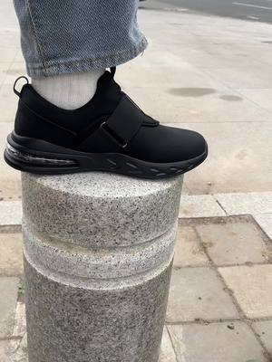 A post by @berdievgabinii on TikTok caption: #tiktokshop #springtok #shoes #safetyshoes #womenshoes #waterproofshoes 