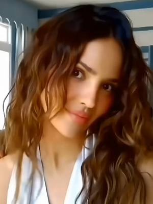 A post by @sof...gnz on TikTok caption: 🧡✨😍✨🧡 #eizagonzalez #sofgnz 