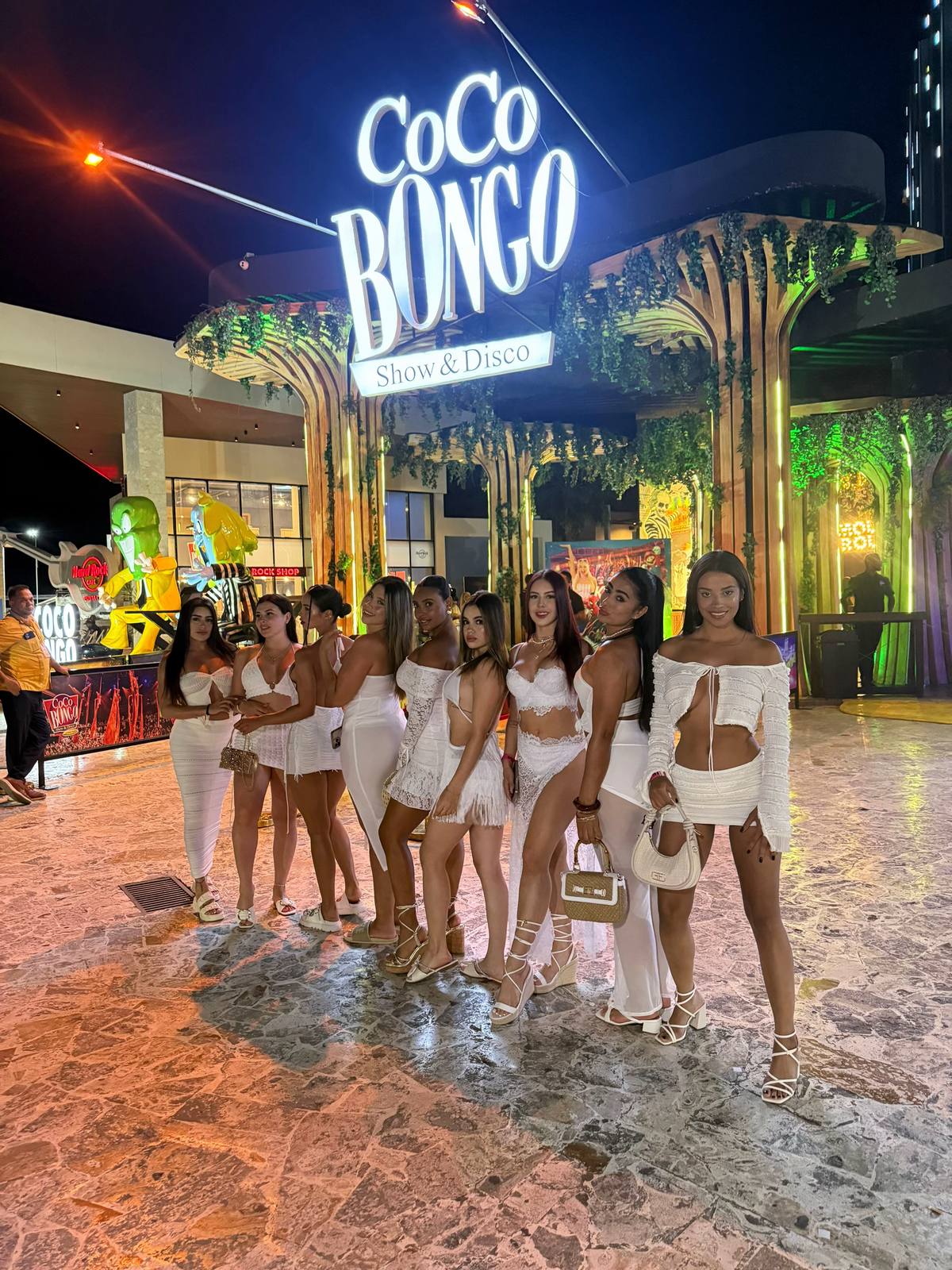 A post by @monicavallejolives on TikTok caption: 💖