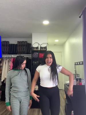 A post by @lasgemelasreyess on TikTok caption: 😁❤️ @Lizbet Reyes @Lizet Reyes 
