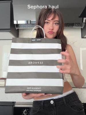 A post by @dannespinoo on TikTok caption: haul de sephora amigas y amigos!!!! Muchas cositas super cute⭐️ 💕 #maquillaje #haulsephora #sephora #makeup #sephora #makeupbymario 