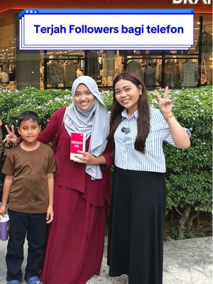 A post by @cahayaicha__ on TikTok caption: Terjah Followers bagi telefon, lepas ni kita terjah area mana pula ? 