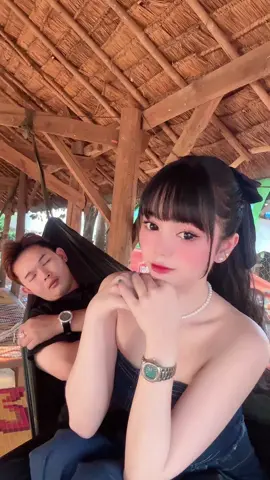 A post by @lim.kimseng on TikTok caption: លេងគ្នាបាត់😆@Lida 🦖 @JChingCEOសំឡីផ្កា🌸 