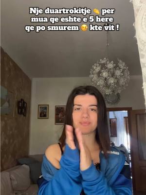 A post by @egla.kajushi on TikTok caption: 1 her ne muaj e semure une 😅 ca behet keshtu ?! 😔 #trend 