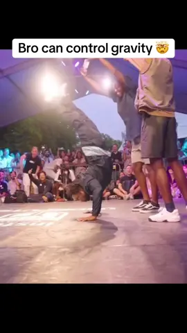 A post by @newdancetv on TikTok caption: Bboy Junior #bboy #breakdance #dancebattle #baile #viral #xyzbca #respect #fypシ 