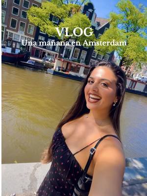 A post by @carlafragosso on TikTok caption: VLOG | Una mañana en Amsterdam🇳🇱✨🚲 @paulaffflores 
