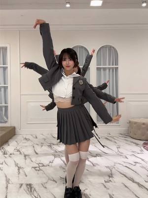 A post by @senpai_jpn5 on TikTok caption: エジプトのご飯ってなにが有名🇪🇬😳？ @かんなみしゃん @宇咲です。🐰 @岸みゆ👶🏻🎀❤️ @コンドウサエコ @るいちゃん  #せんぱい5人が可愛すぎる #japanesegirl #エジプトミーム #tokyojapan 