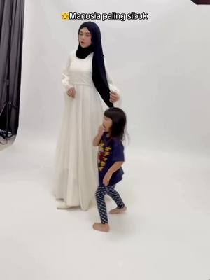 A post by @riaricis on TikTok caption: Maaf aku bawa khodam..