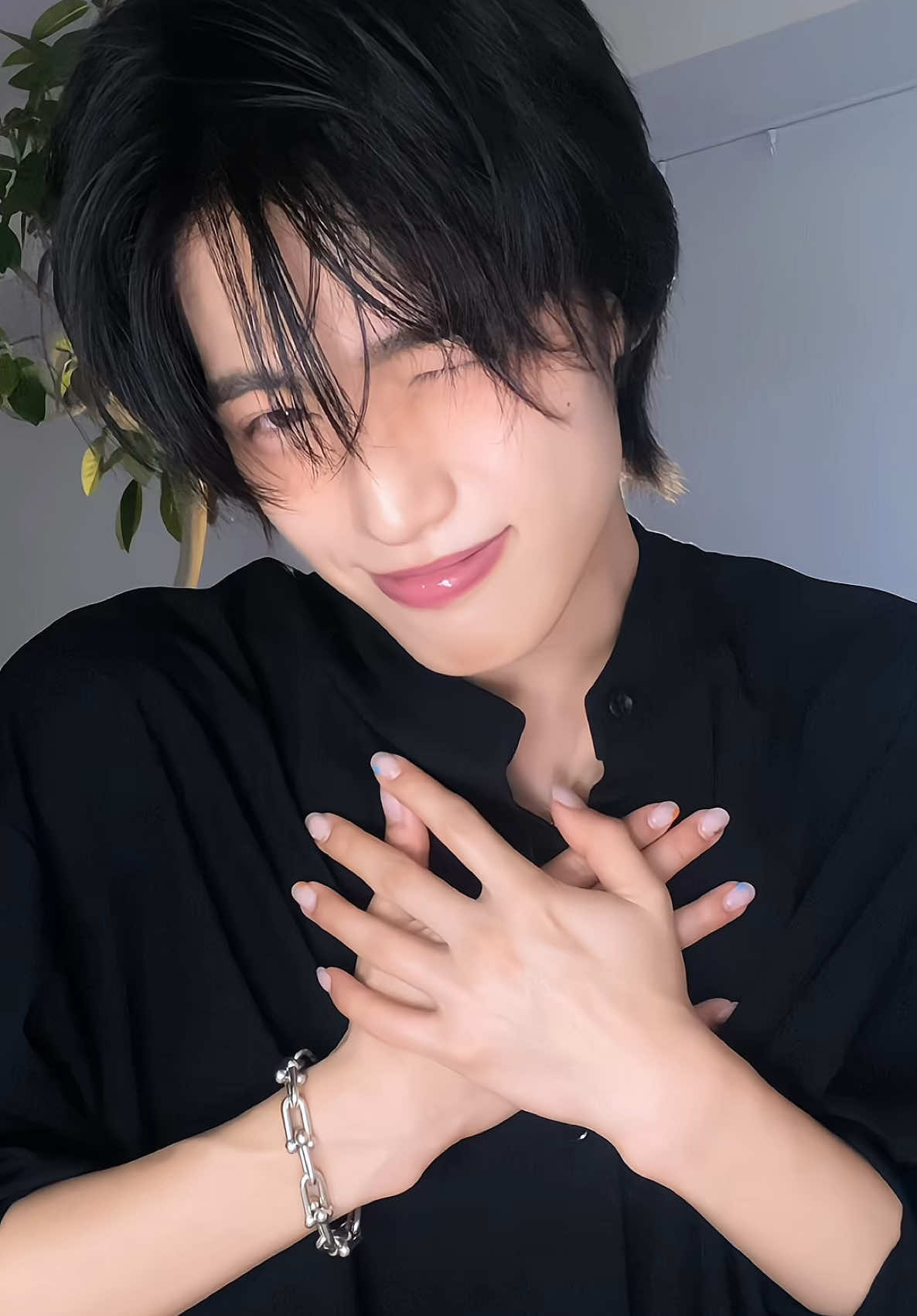 A post by @oshima_ on TikTok caption: #kimseonho #challenge 