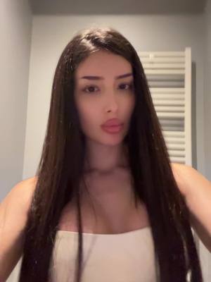 A post by @sissiguida_ on TikTok caption: Ne imparo una e la canto finché non la odio 