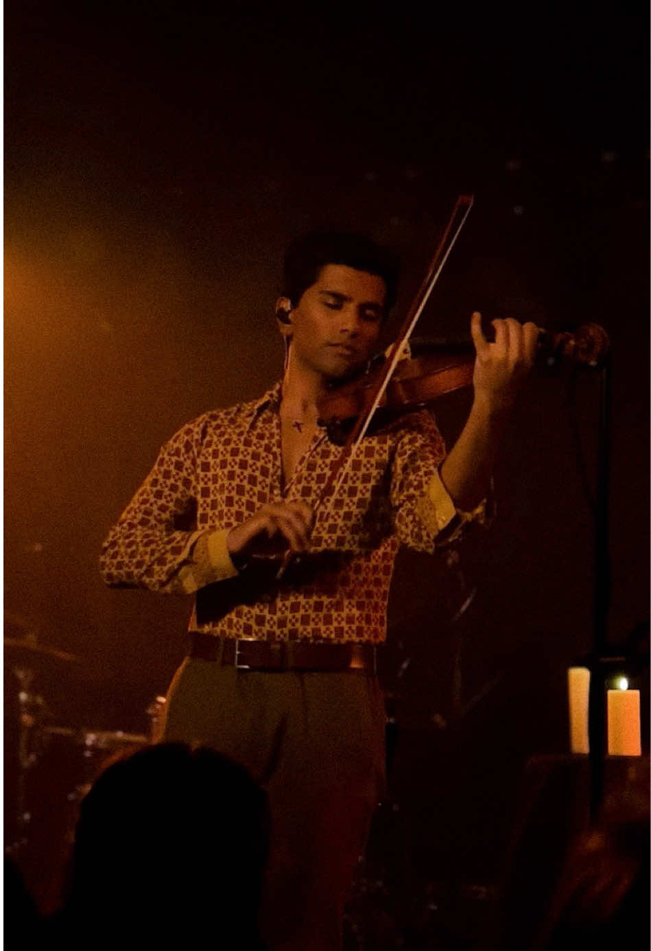 A post by @joelsvnny on TikTok caption: luminary in new york🌞 can’t wait to be back here for the volume 3 tour #luminary #acotar #editaudios #BookTok #marvel #fyp #indianviolin #xyzcba