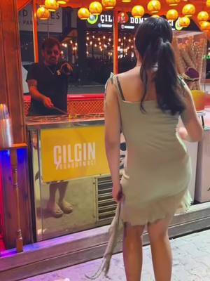 A post by @cilgindondurmaci on TikTok caption: #anılar #cılgındondurmacı #çilgindondurmacı #dubai🇦🇪 