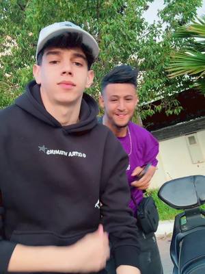 A post by @zzri9a on TikTok caption: من لخر 😂😂#fyp #maroc #algeria #الشعب_الصيني_ماله_حل😂😂 