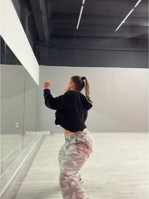 A post by @hey__moto on TikTok caption: #dance 