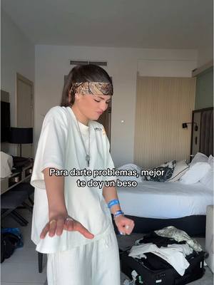 A post by @luciadelapuerta on TikTok caption: 😉
