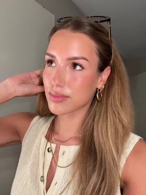 A post by @luna.nieuwboer on TikTok caption: Ik moet deze in de club horen 