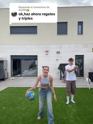 A post by @celiareinah on TikTok caption: Respuesta a @davidd👑 no soy muy buena, solo me gusta jugar nada más❤️