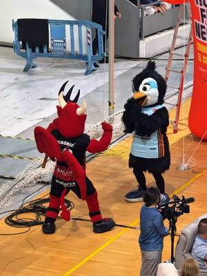 A post by @realmallorcaoficial on TikTok caption: ¿Dimonió celebrando un triple? 🏀👹