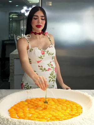 A post by @surthycooks on TikTok caption: 150 egg yolk pasta 🥚  Pasta con 150 yemas 🍝  #homemadepasta  #pasta 