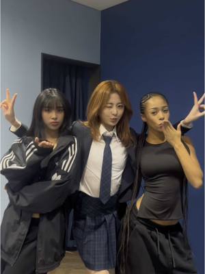 A post by @katseyeworld on TikTok caption: hottie hottie @LE SSERAFIM #KATSEYE #KATSEYE_Gnarly #Gnarly #LE_SSERAFIM #르세라핌 #HUHYUNJIN #허윤진 