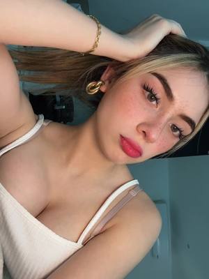 A post by @xkarentorresx on TikTok caption: chiquita bonita🤍#karentorres #mexico #parati 