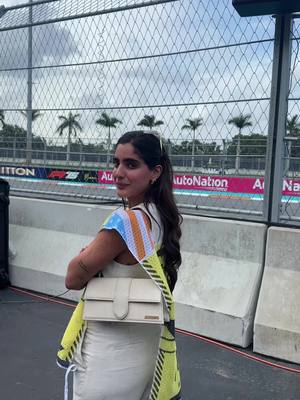 A post by @isalavenezolanaa on TikTok caption: 🏎️🏎️😮‍💨😮‍💨✨✨🫰🏽🫰🏽